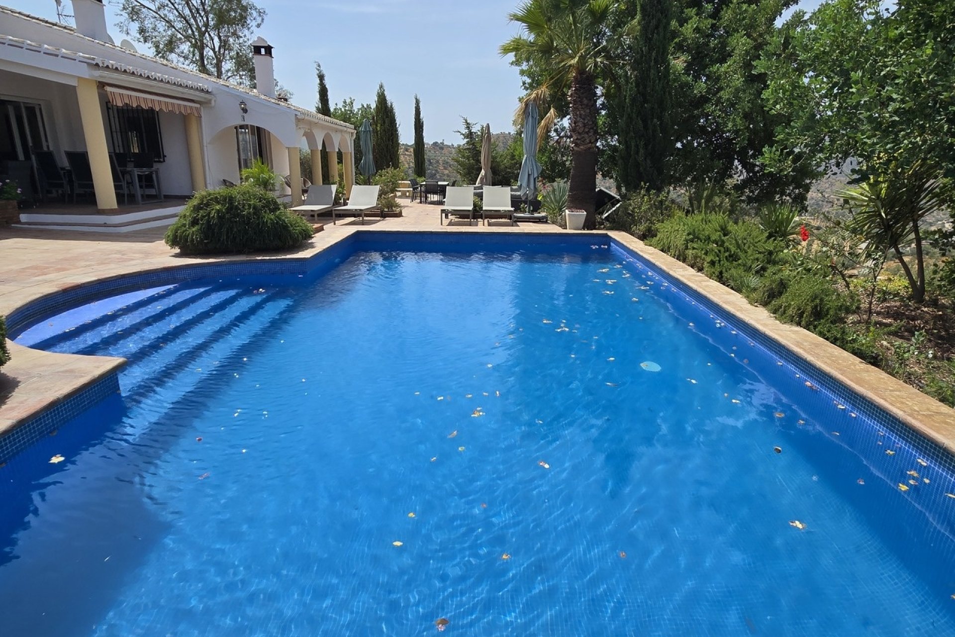 Herverkoop - Villa -
Vinuela - Inland