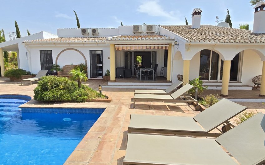 Herverkoop - Villa -
Vinuela - Inland