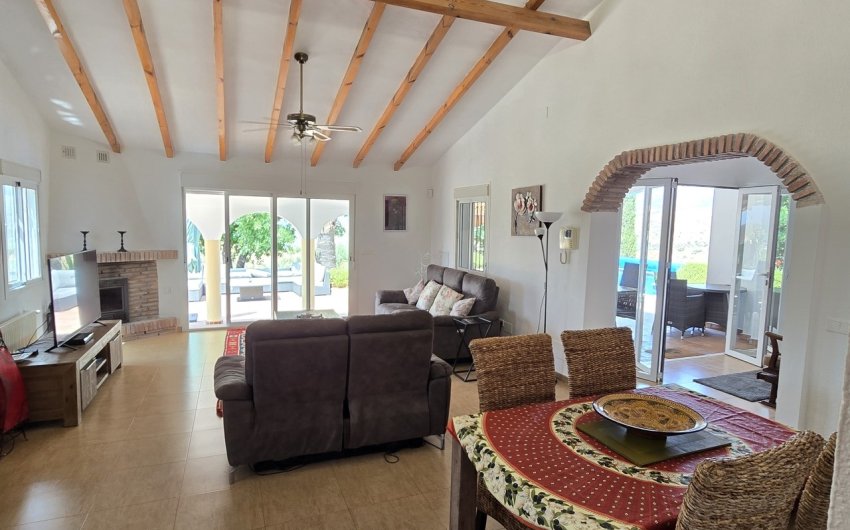 Herverkoop - Villa -
Vinuela - Inland