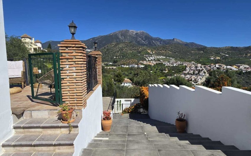 Herverkoop - Villa -
Vinuela - Inland