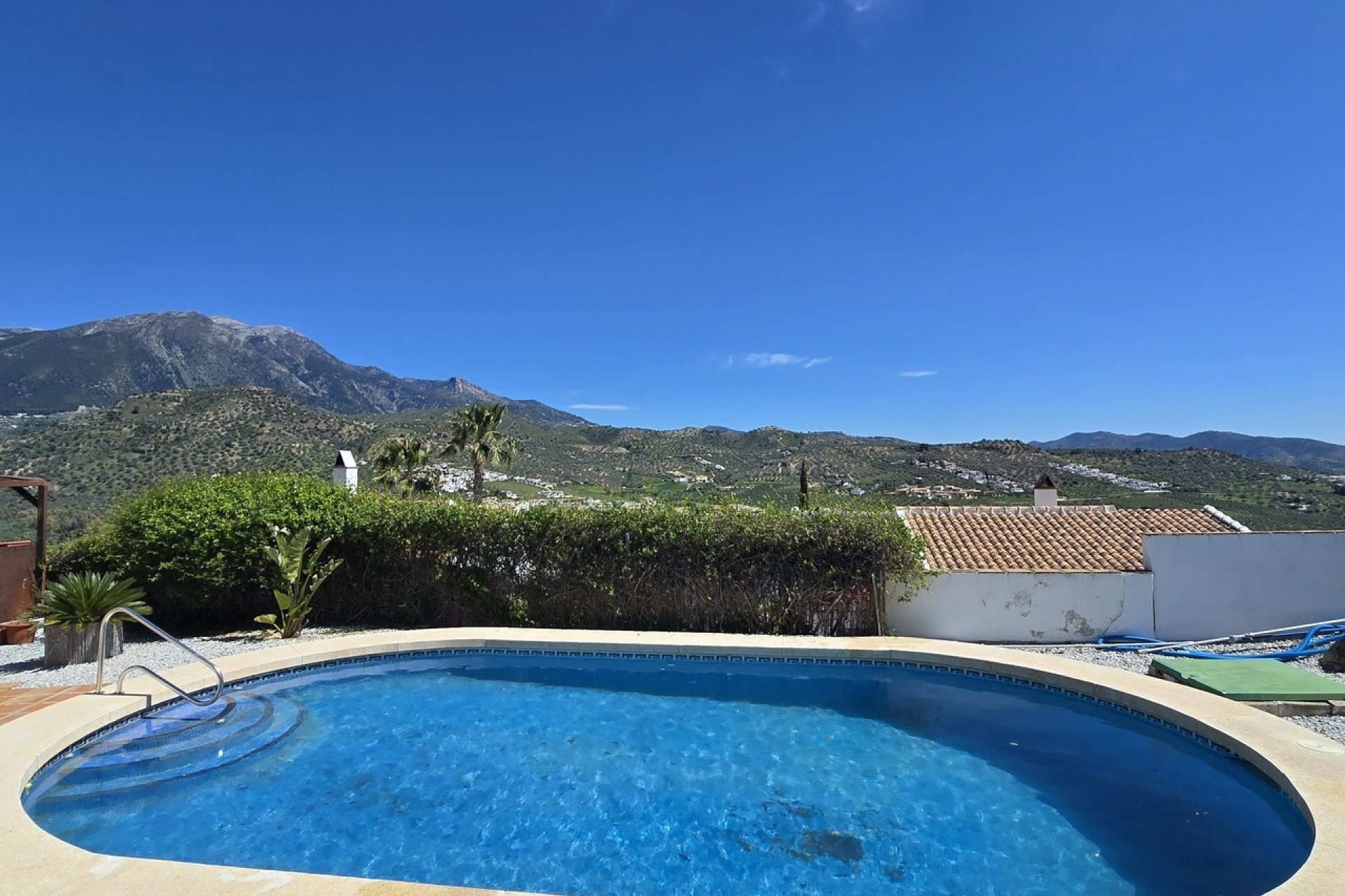 Herverkoop - Villa -
Vinuela - Inland