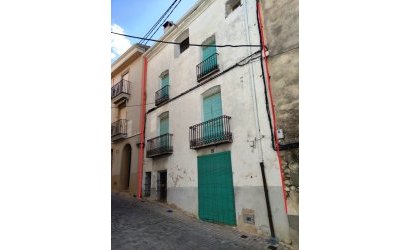 Maison de ville - Revente - Agres -
                town