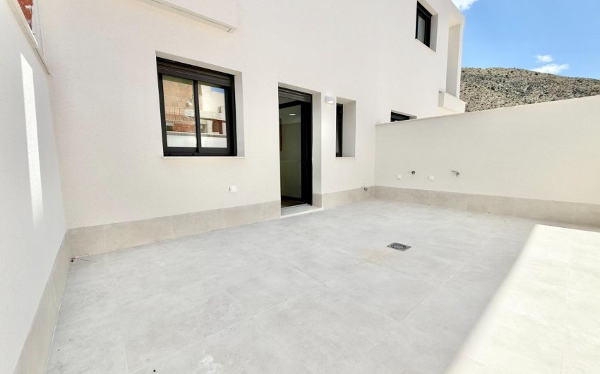 Obra nueva - Town House -
Cox - San Fernando