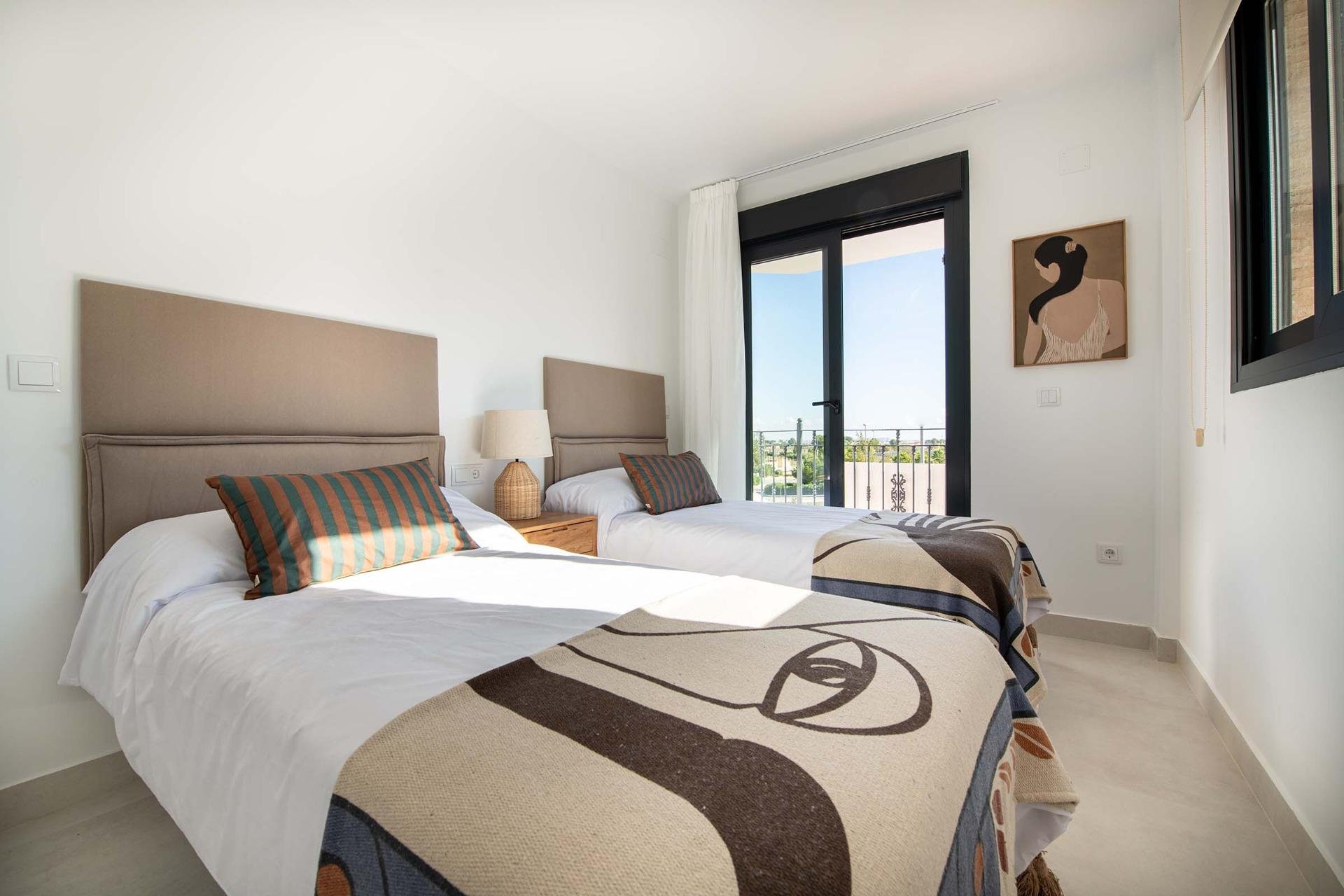 Obra nueva - Town House -
Cox - San Fernando