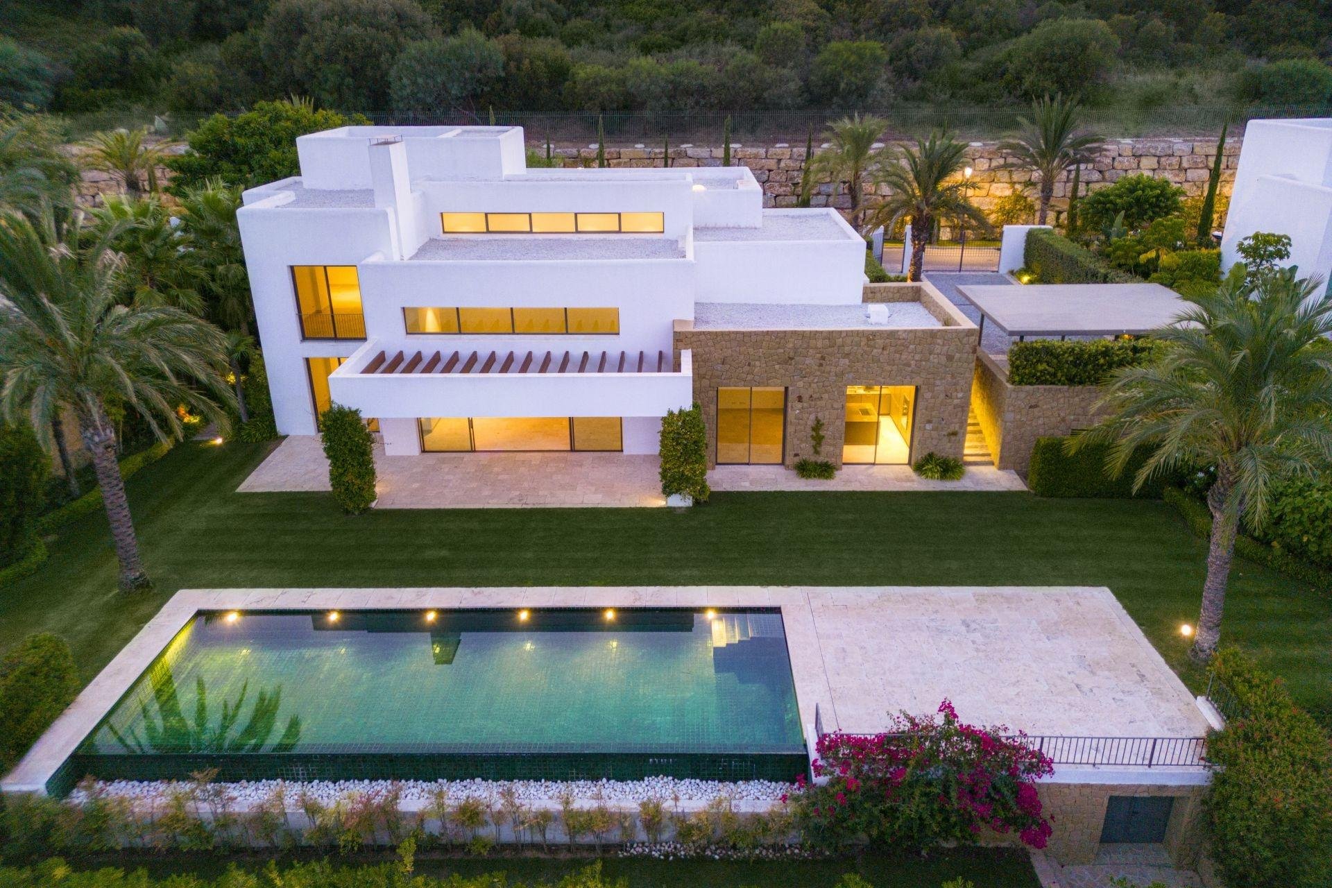 Obra nueva - Villa -
Casares - Pedregales