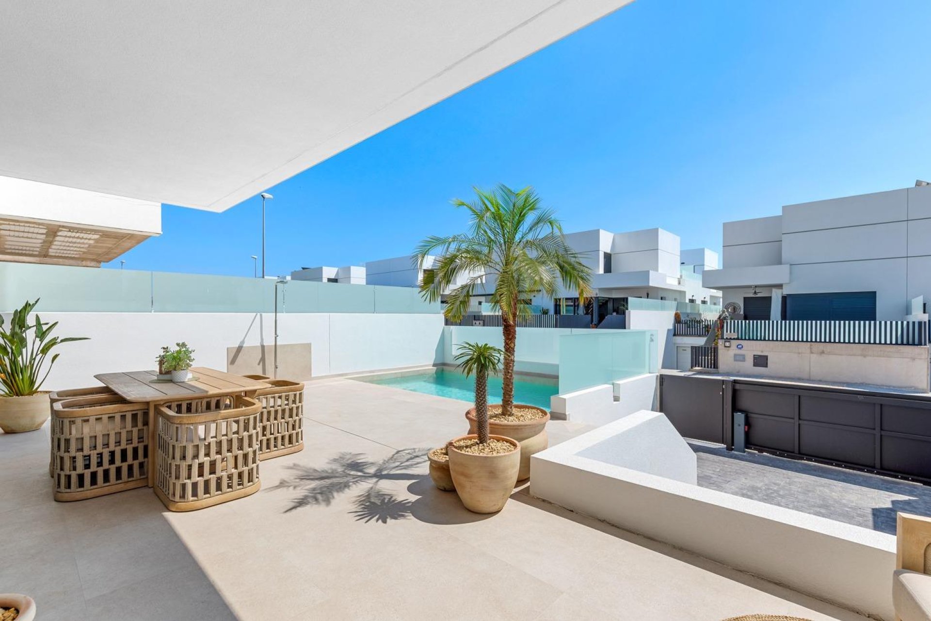 Obra nueva - Villa -
Dolores - Sector 3