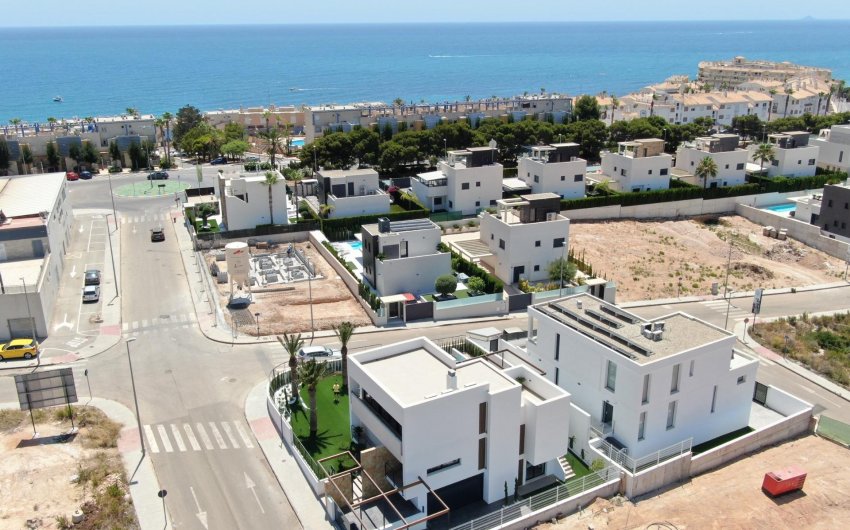 Obra nueva - Villa -
Orihuela Costa - Campoamor