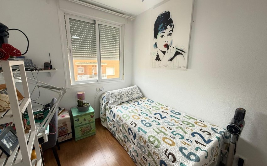 Resale - Apartamento -
Guardamar del Segura - Puerto Deportivo