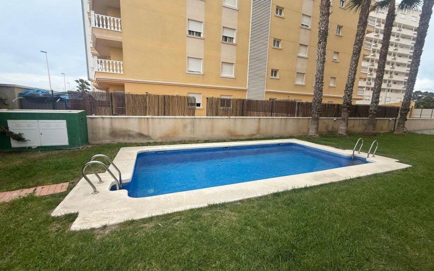 Resale - Apartamento -
Guardamar del Segura - Puerto Deportivo
