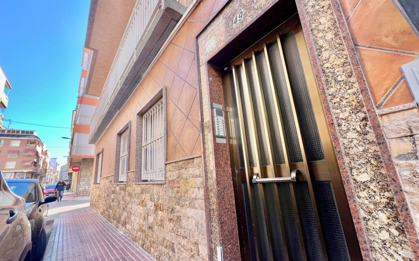 Resale - Apartamento -
Santa Pola - Puerto
