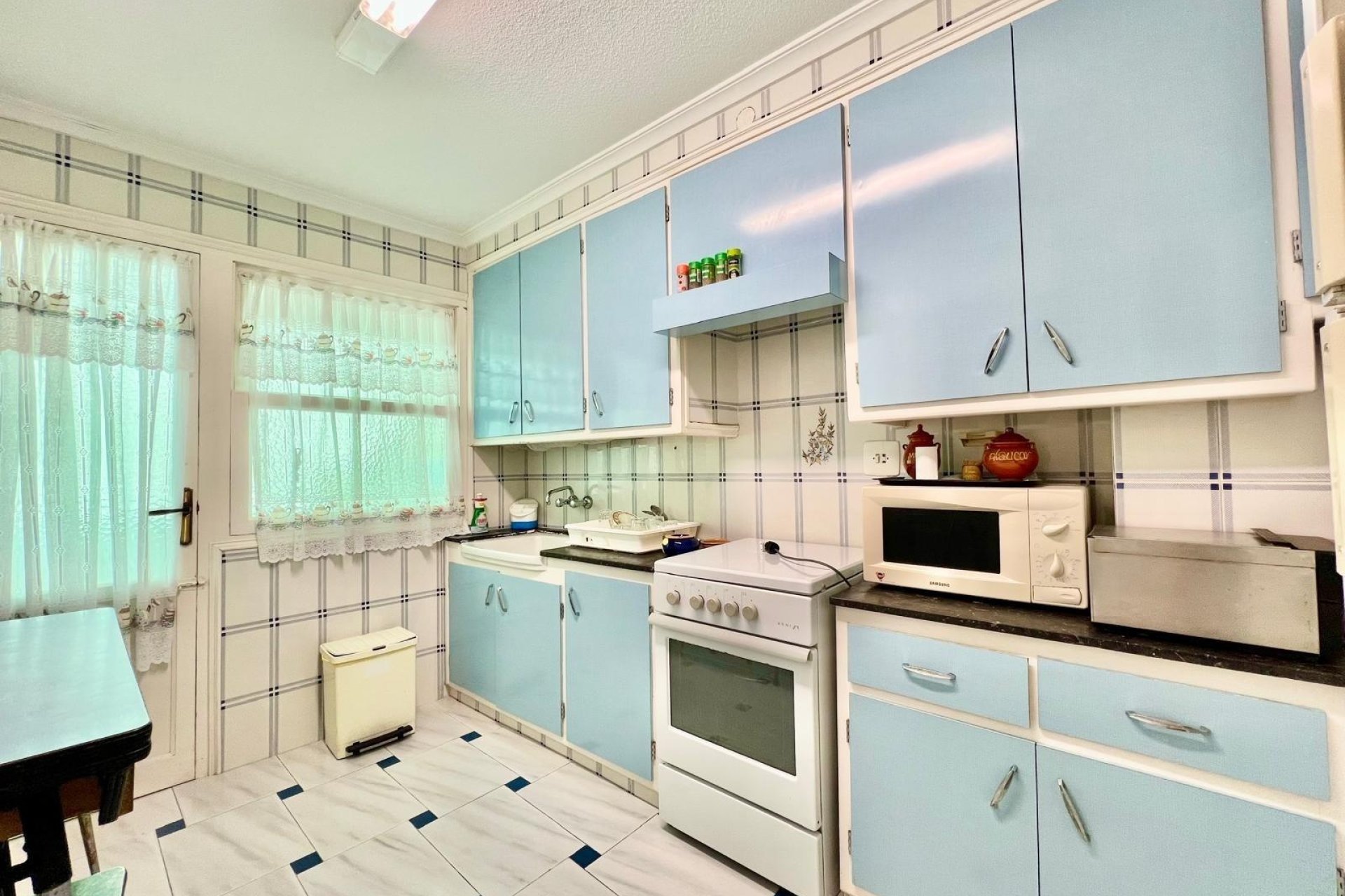 Resale - Apartamento -
Santa Pola - Puerto