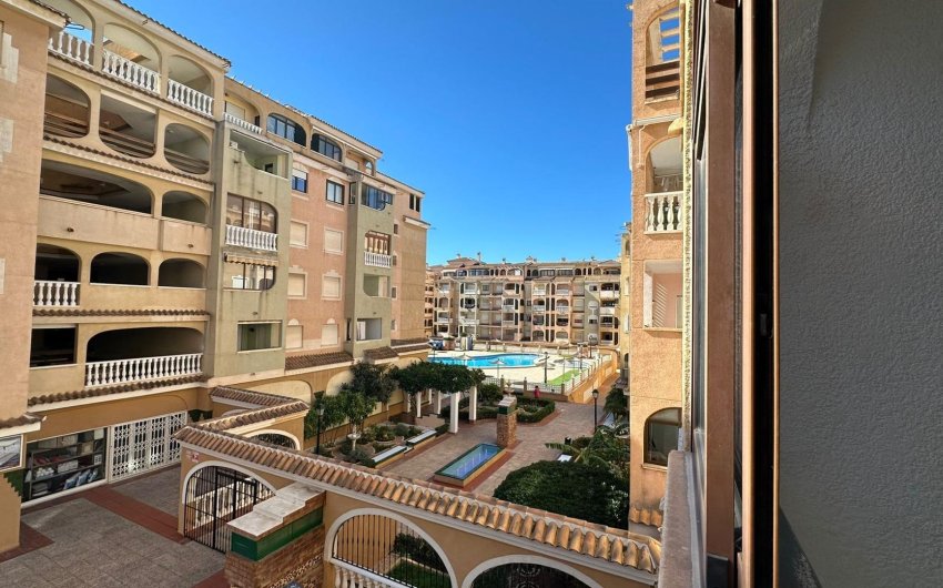 Resale - Apartamento -
Torrevieja - Centro