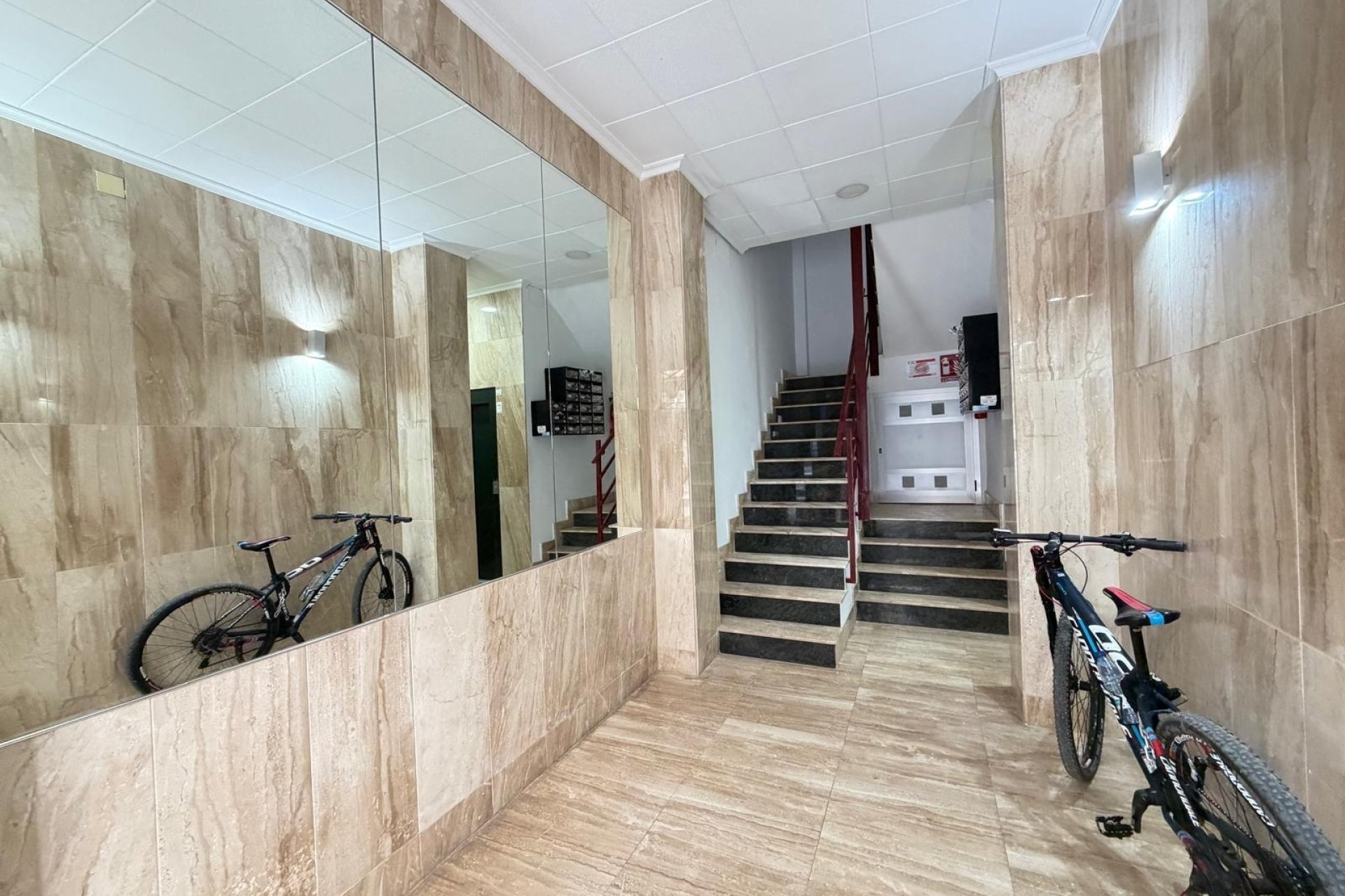 Resale - Apartamento -
Torrevieja - Centro