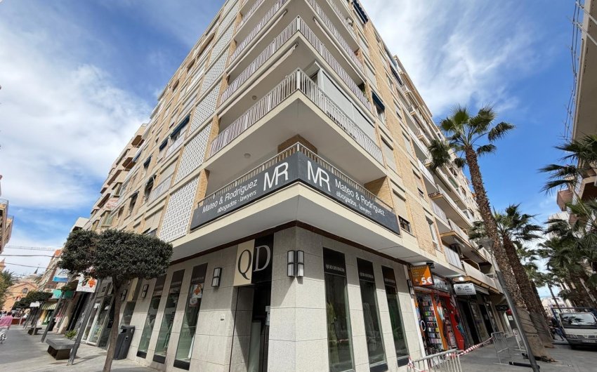 Resale - Apartamento -
Torrevieja - Centro
