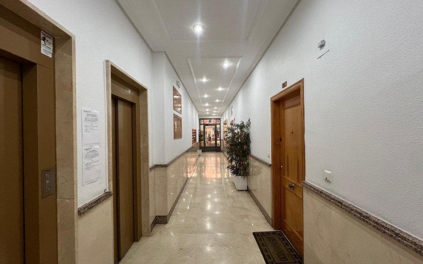 Resale - Apartamento -
Torrevieja - Centro