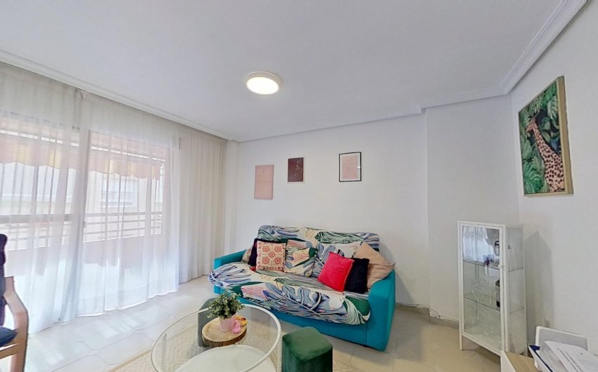 Resale - Apartamento -
Torrevieja - Centro