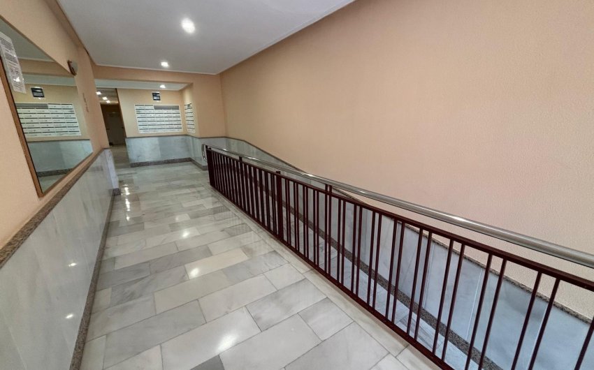 Resale - Apartamento -
Torrevieja - Playa del Cura