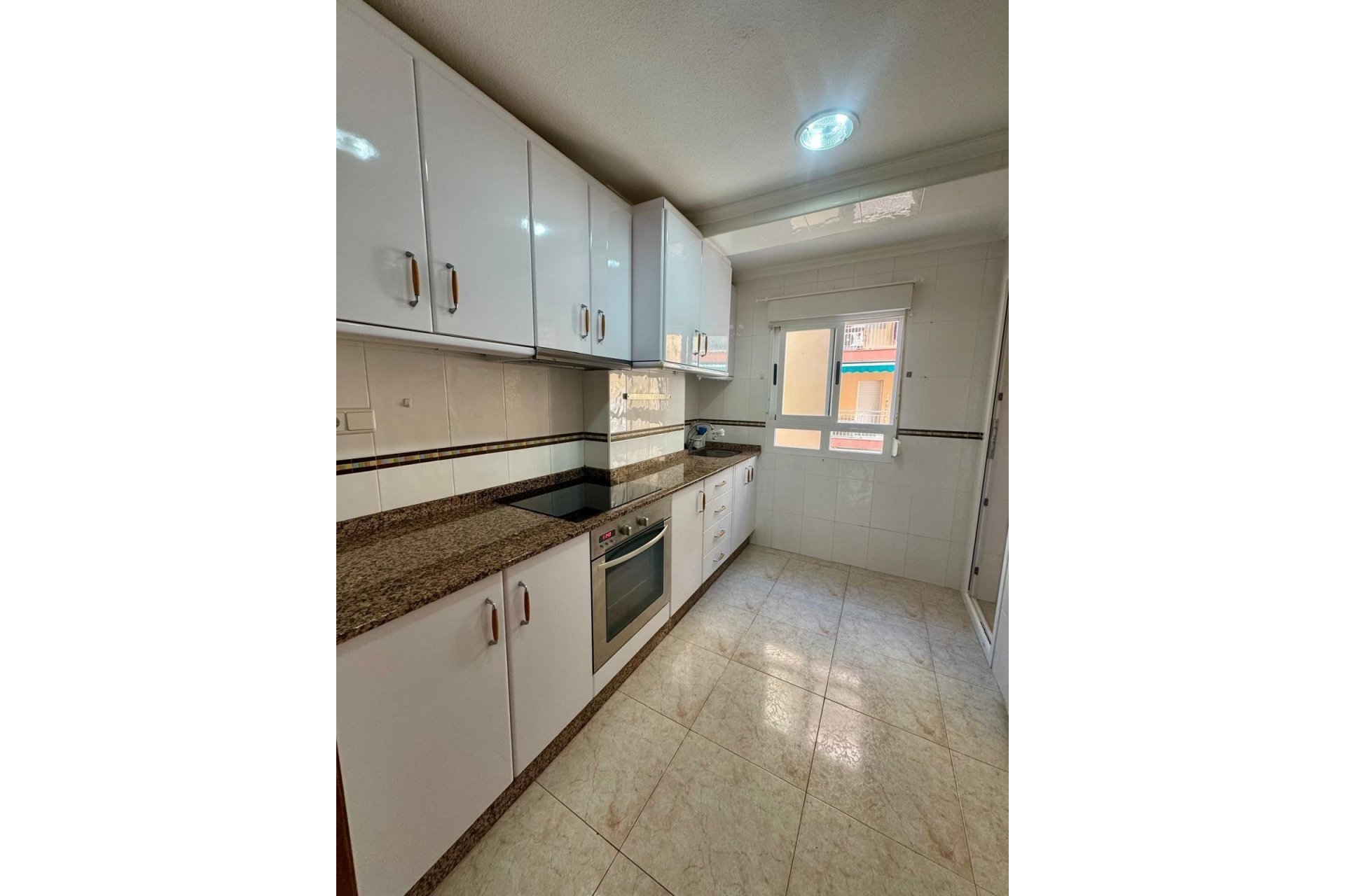 Resale - Apartamento -
Torrevieja - Playa del Cura