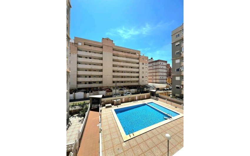 Resale - Apartamento -
Torrevieja - Playa del Cura