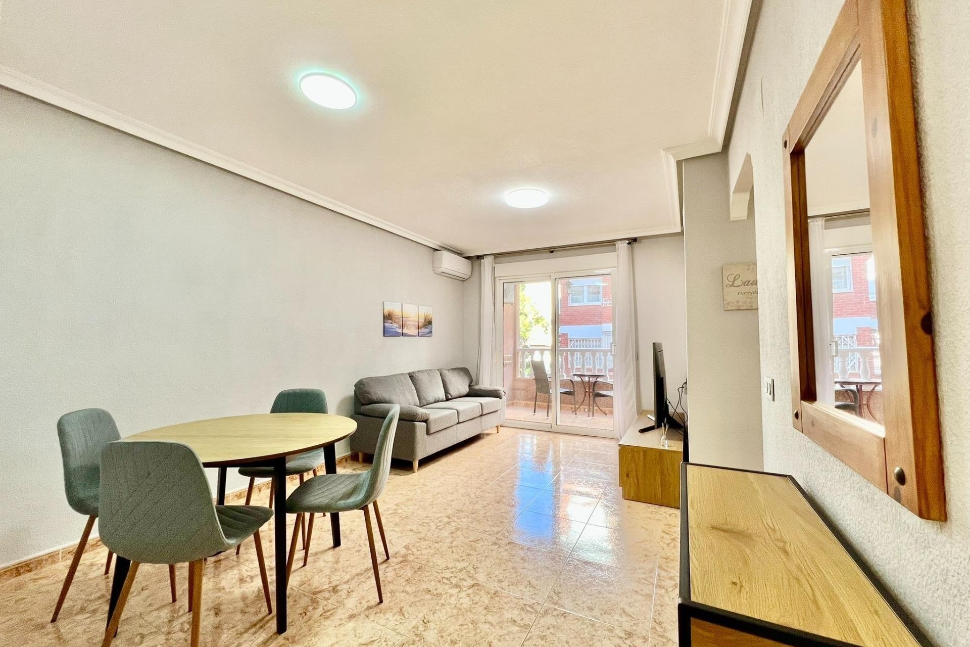 Resale - Apartamento -
Torrevieja - Playa del Cura