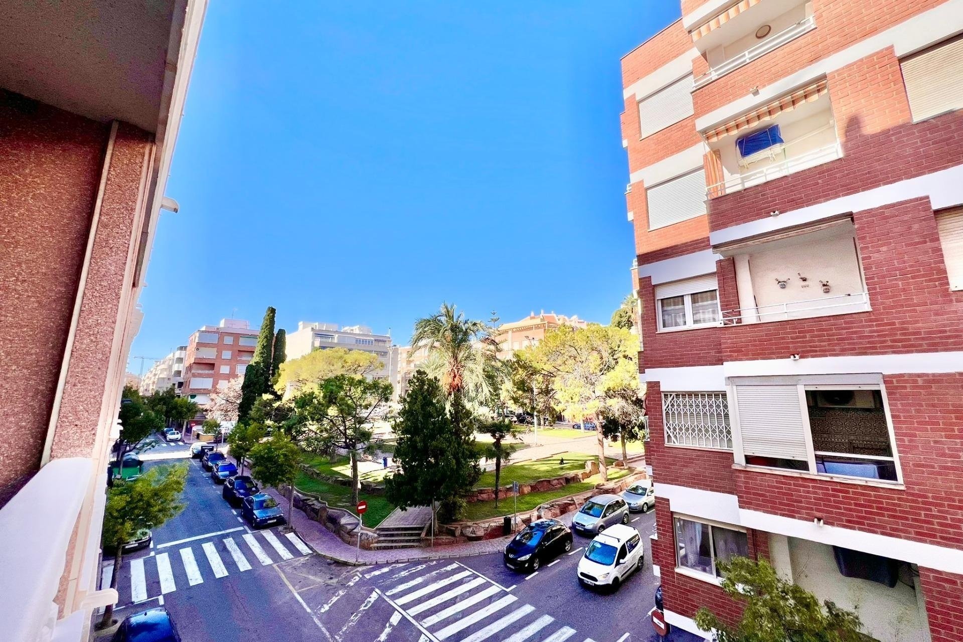 Resale - Apartamento -
Torrevieja - Playa del Cura