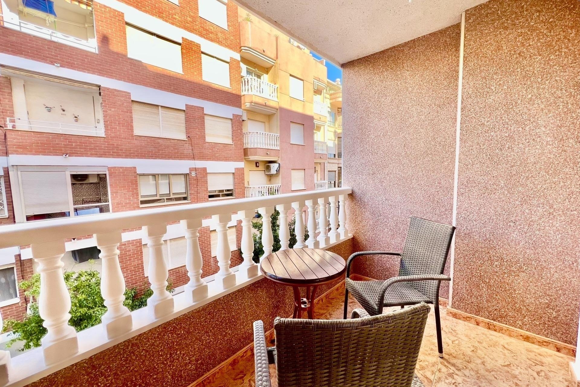 Resale - Apartamento -
Torrevieja - Playa del Cura