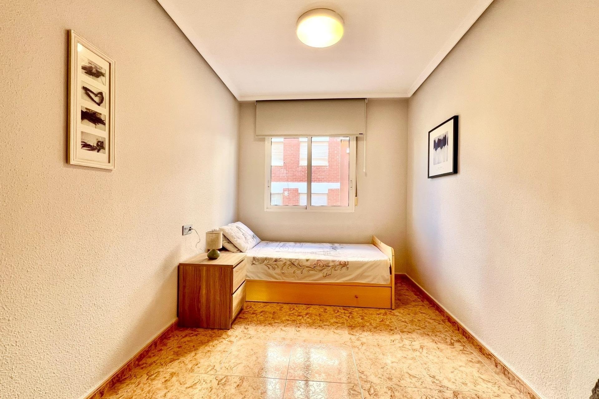 Resale - Apartamento -
Torrevieja - Playa del Cura
