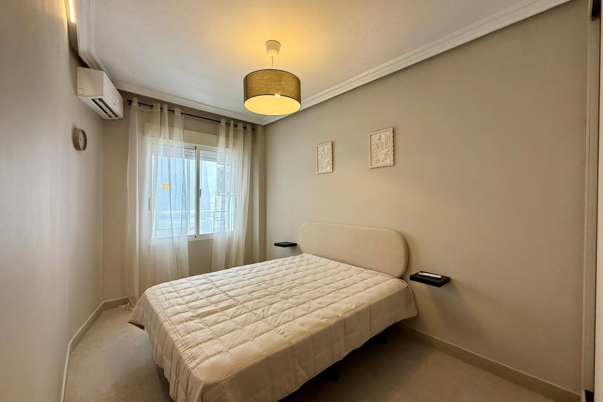 Resale - Apartamento -
Torrevieja - Playa del Cura