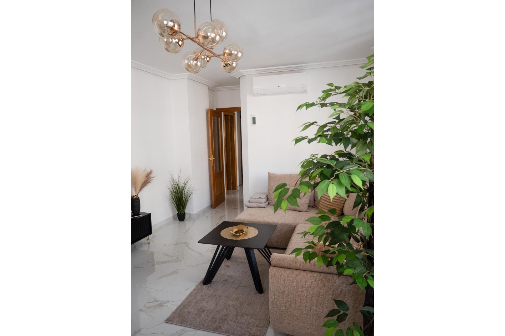 Resale - Apartamento -
Torrevieja - Playa del Cura