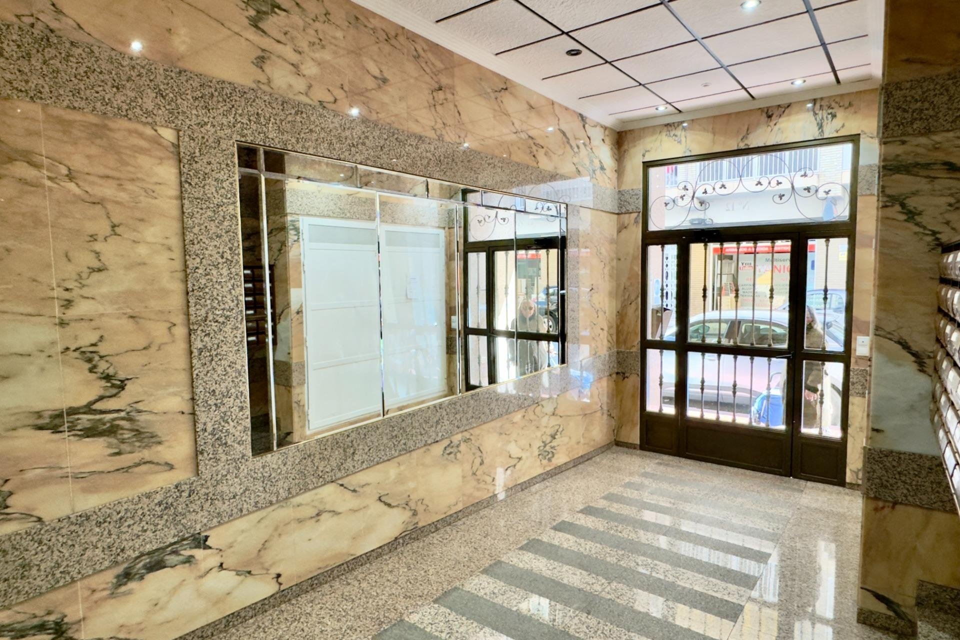 Resale - Apartamento -
Torrevieja - Playa del Cura