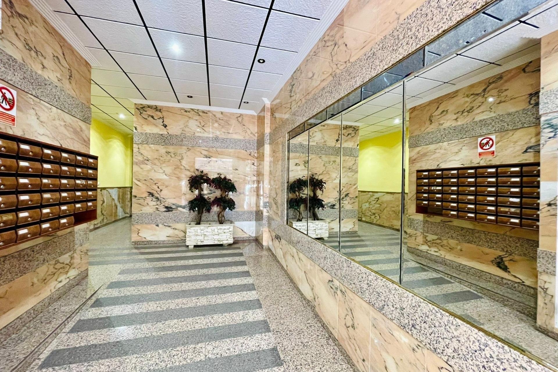 Resale - Apartamento -
Torrevieja - Playa del Cura