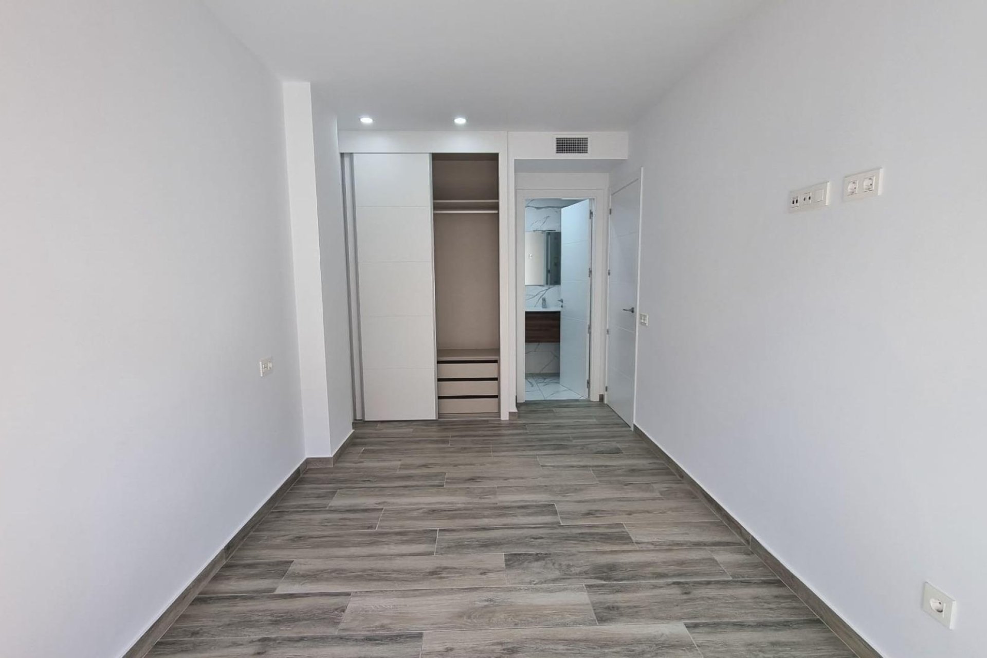 Resale - Apartamento -
Torrevieja - Playa del Cura