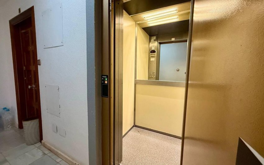 Resale - Apartamento -
Torrevieja - Playa del Cura