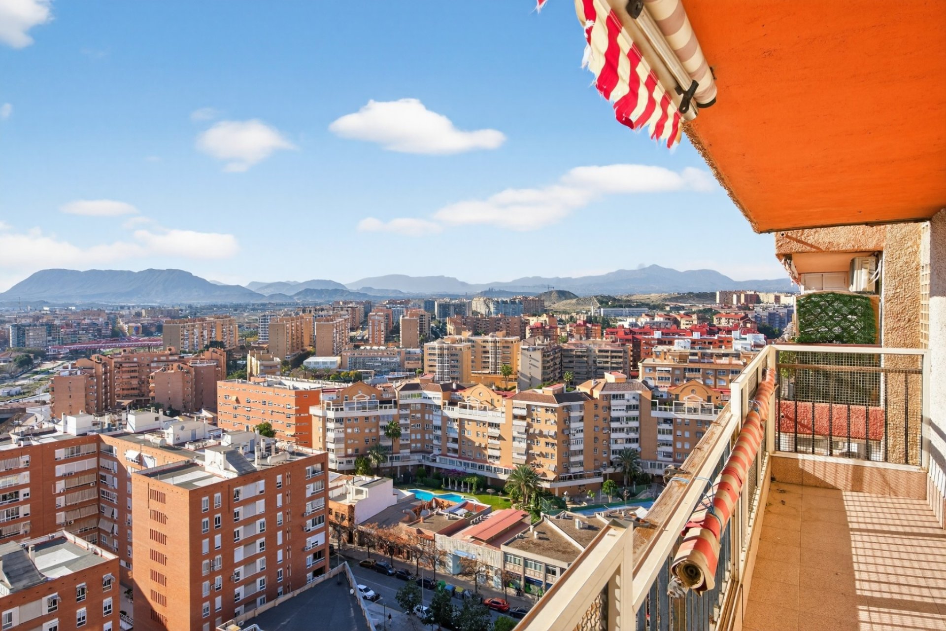 Resale - Apartment -
Alicante - Center