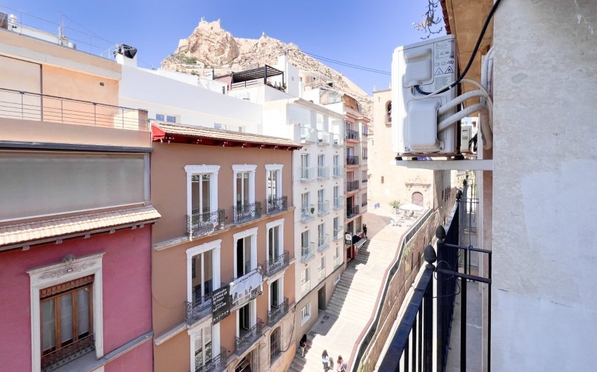 Resale - Apartment -
Alicante - Center