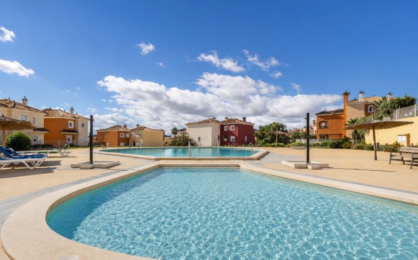 Resale - Apartment -
Altaona Golf and Country Club - Inland