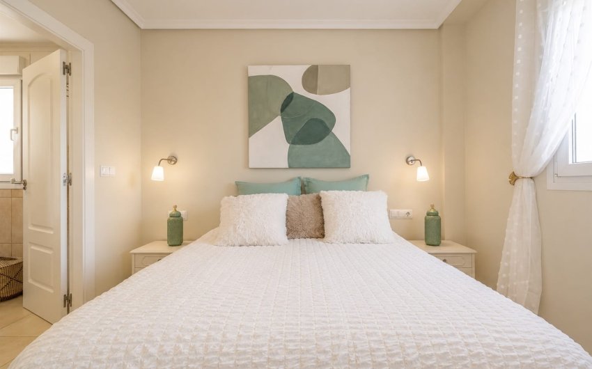 Resale - Apartment -
Altaona Golf and Country Club - Inland