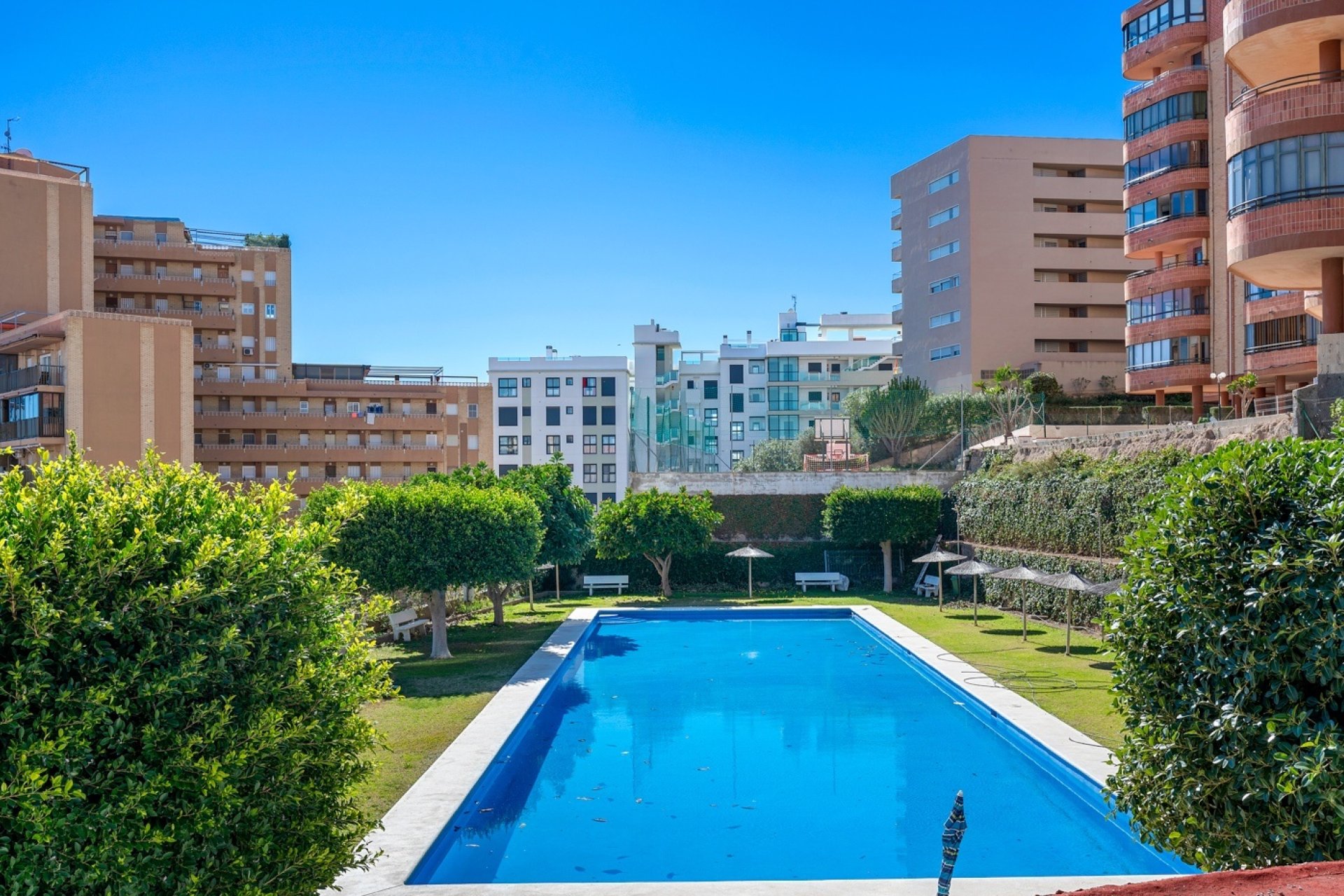 Resale - Apartment -
Arenales del Sol - Segunda linea playa