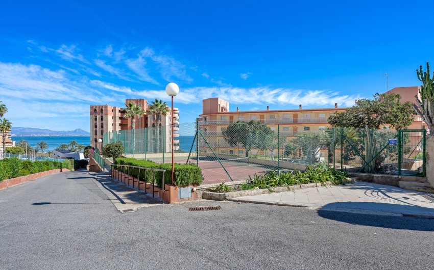 Resale - Apartment -
Arenales del Sol - Segunda linea playa