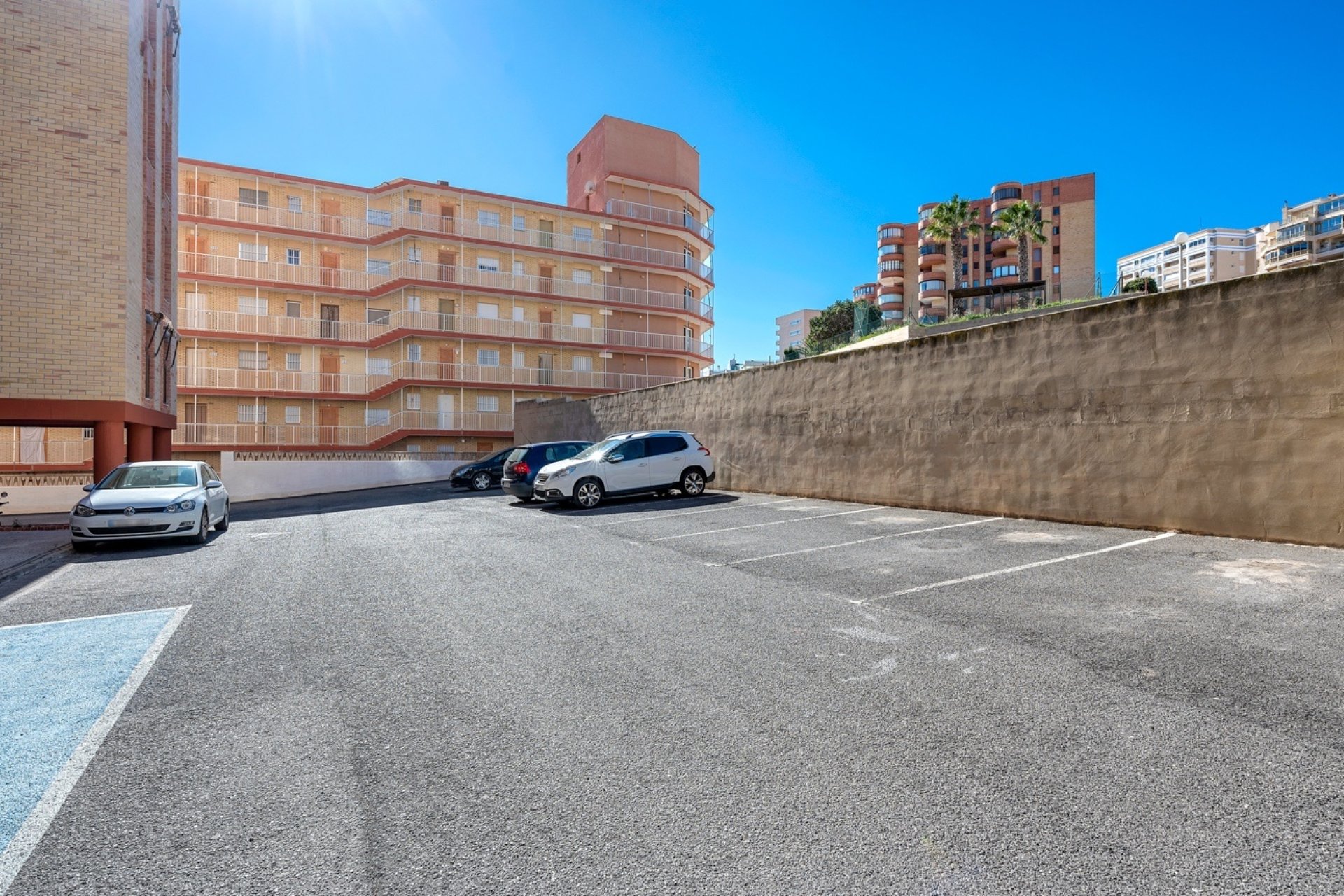 Resale - Apartment -
Arenales del Sol - Segunda linea playa