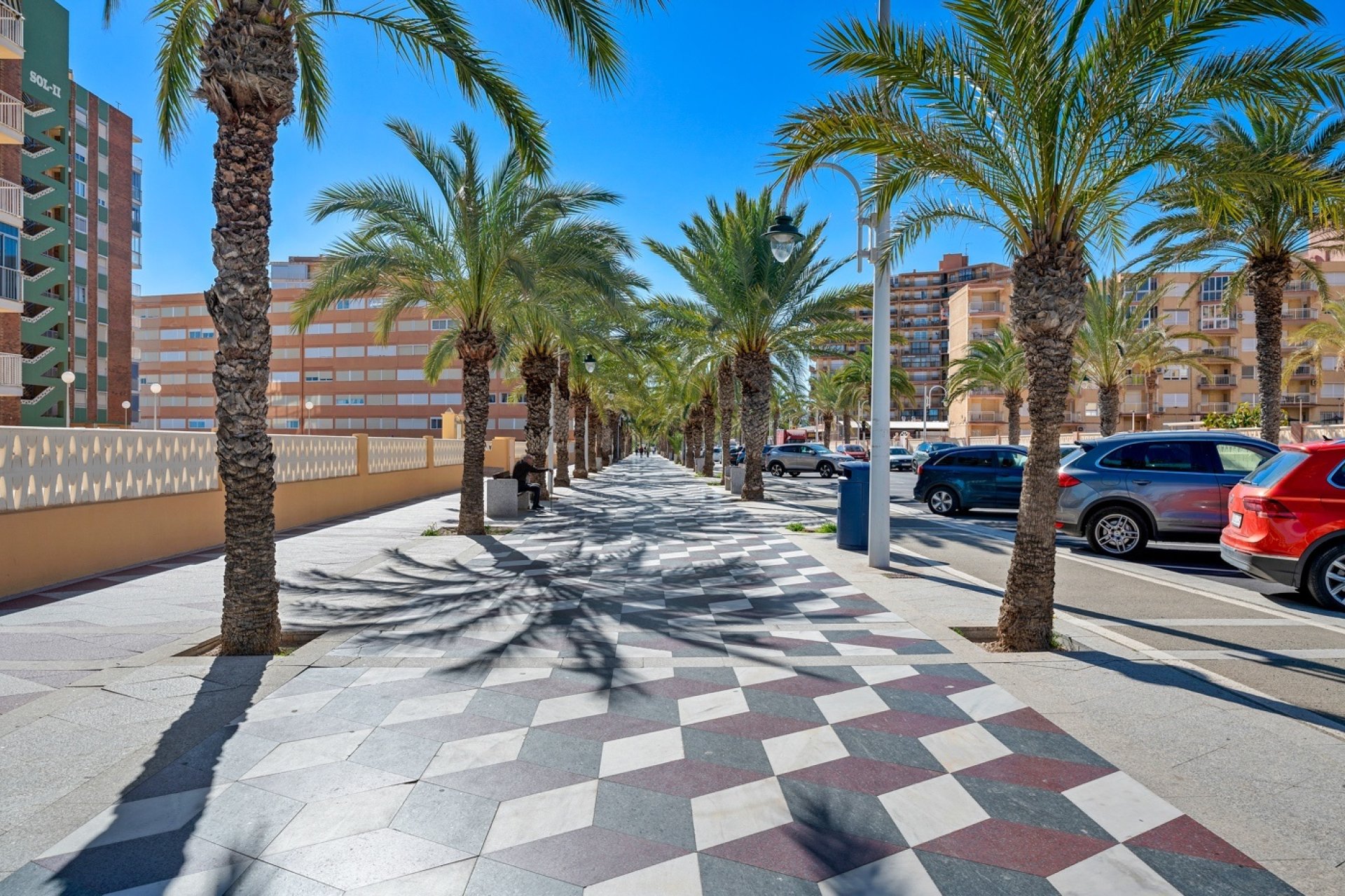 Resale - Apartment -
Arenales del Sol - Segunda linea playa