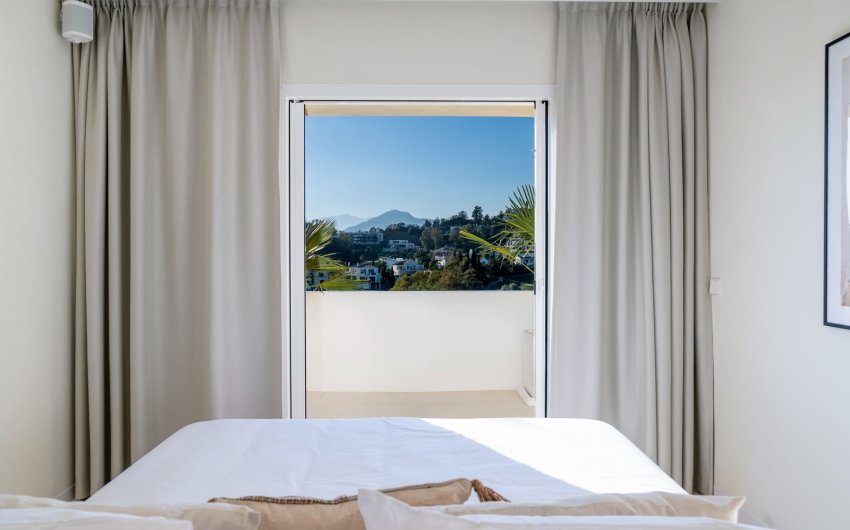 Resale - Apartment -
Benahavis - La Quinta