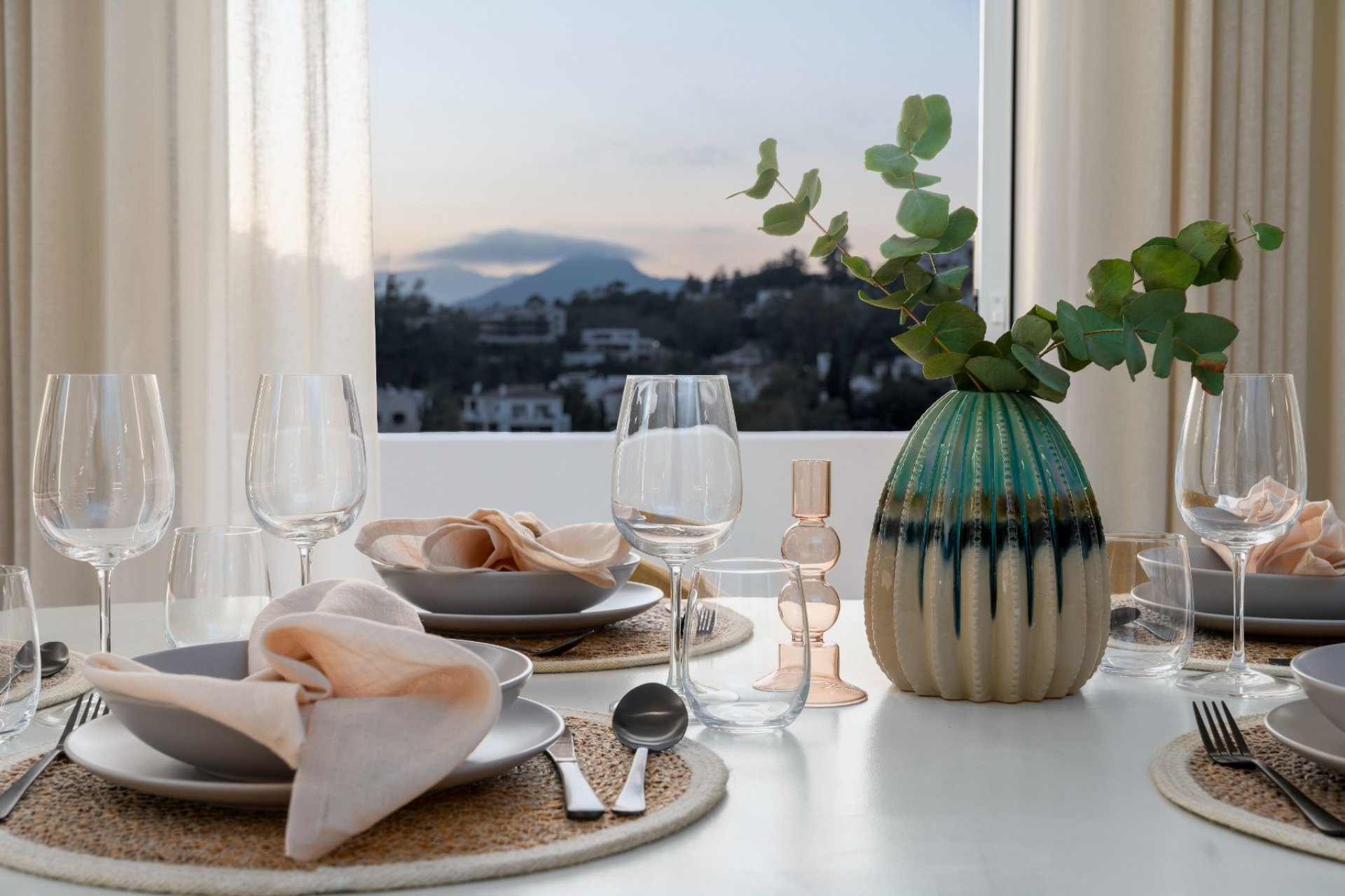 Resale - Apartment -
Benahavis - La Quinta