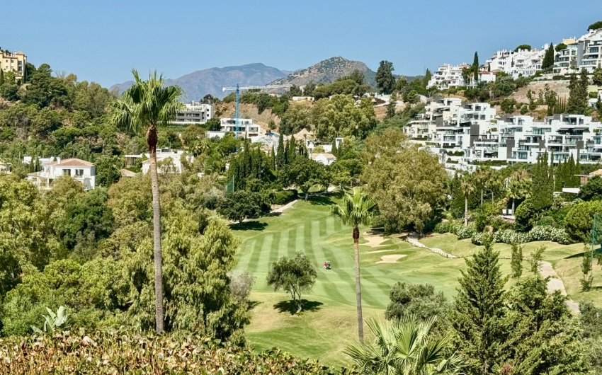 Resale - Apartment -
Benahavis - La Quinta