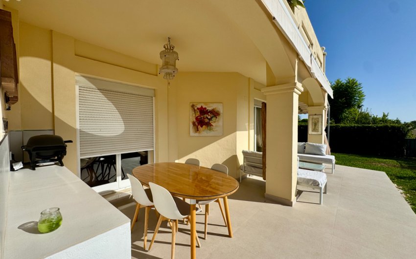 Resale - Apartment -
Benahavis - La Quinta