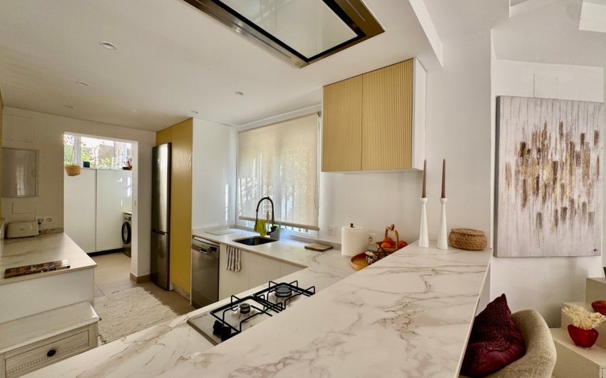 Resale - Apartment -
Benahavis - La Quinta