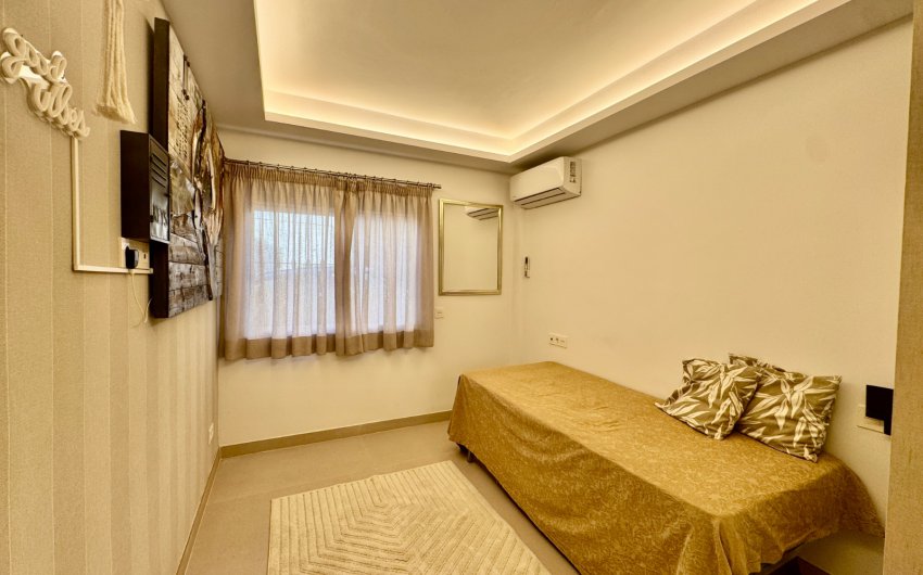 Resale - Apartment -
Benahavis - La Quinta