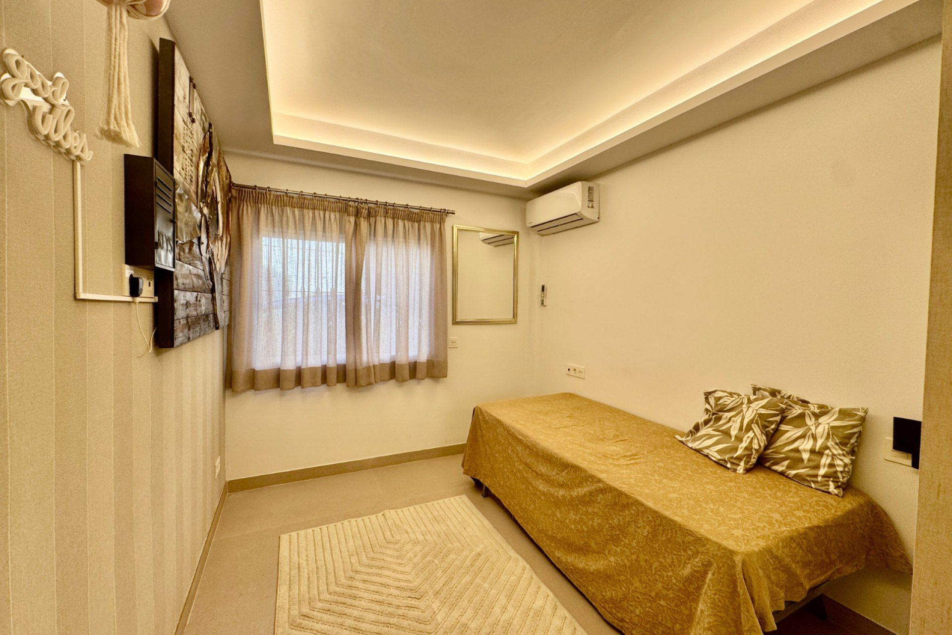 Resale - Apartment -
Benahavis - La Quinta