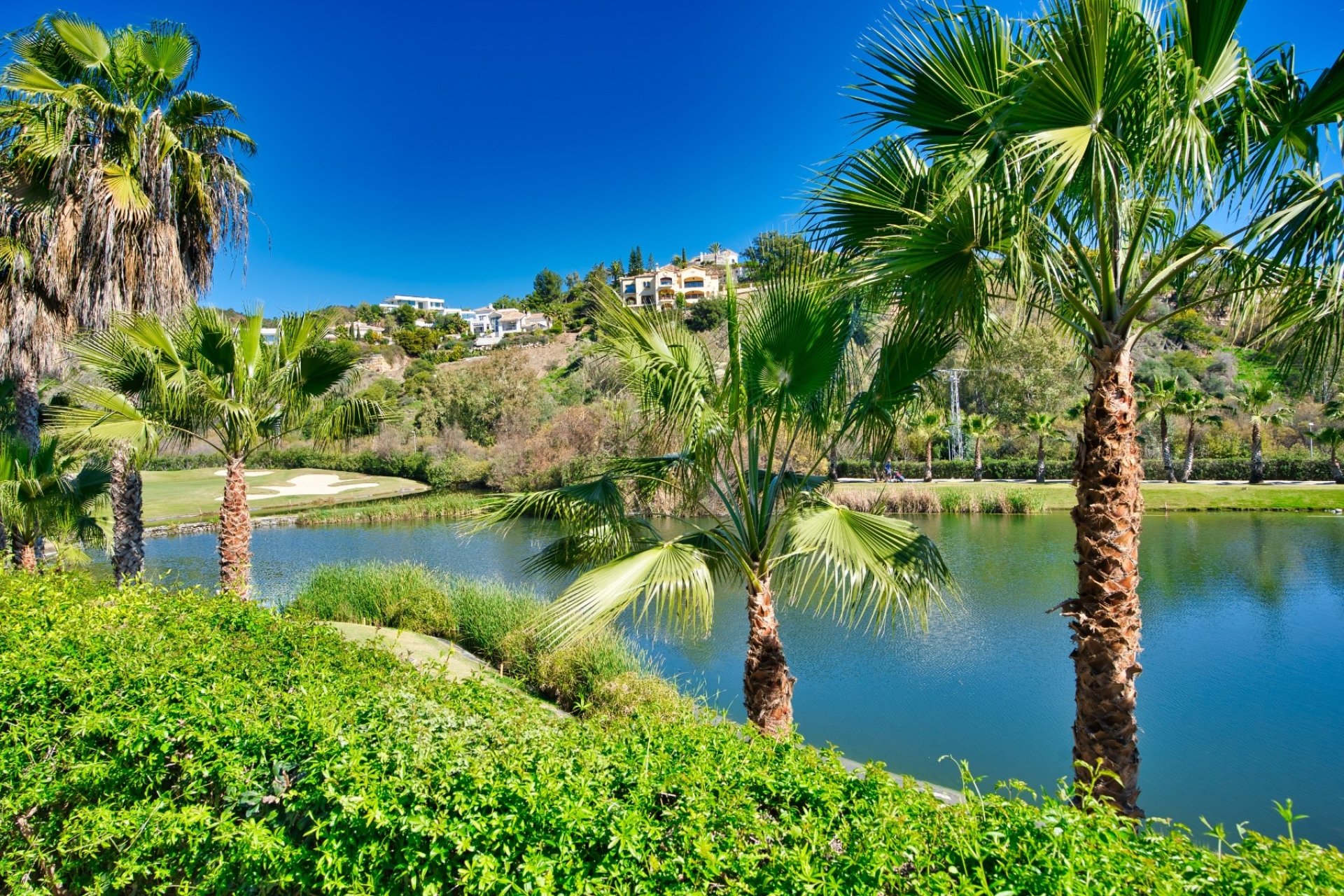 Resale - Apartment -
Benahavis - La Quinta