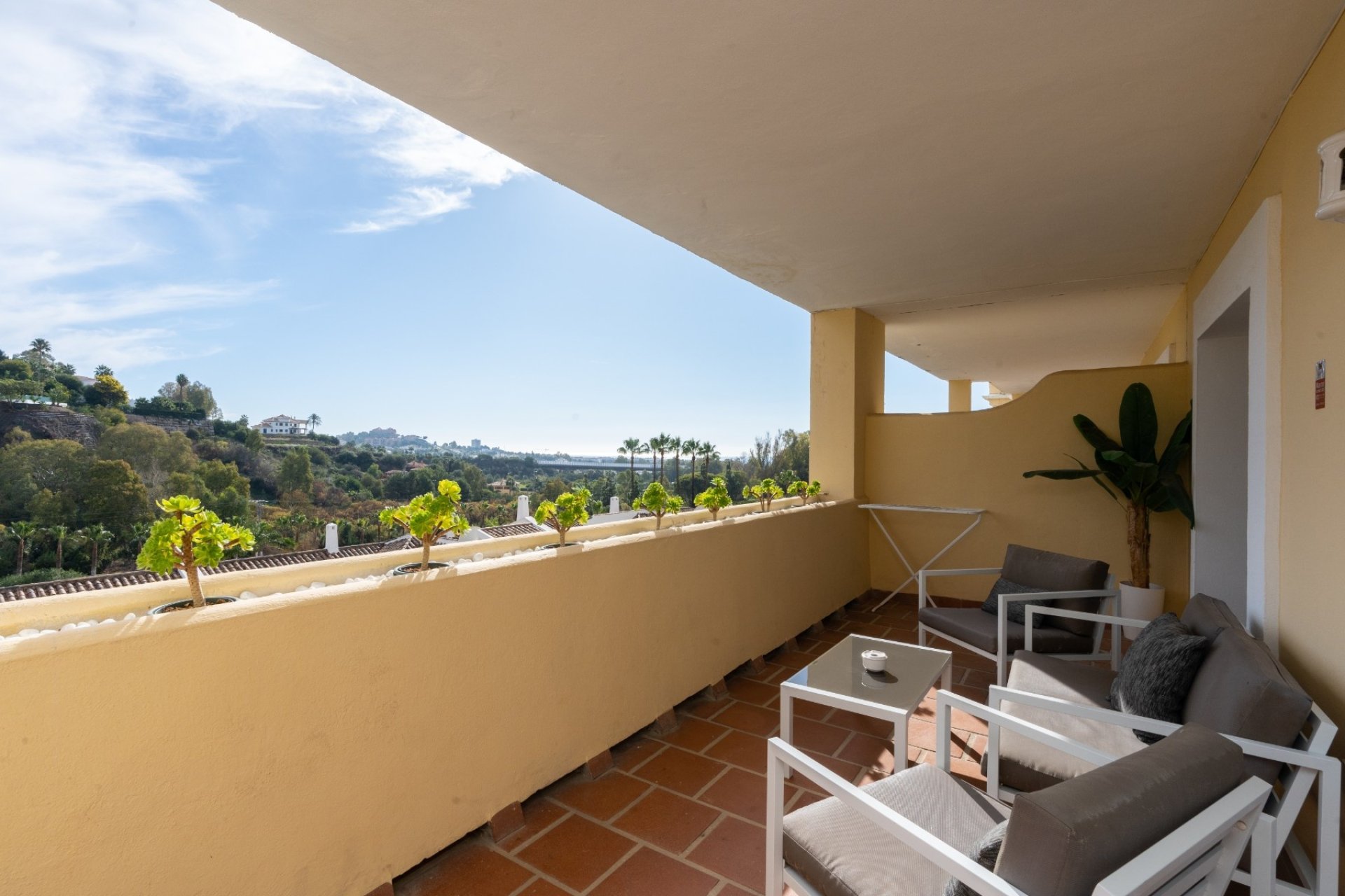 Resale - Apartment -
Benahavis - La Quinta
